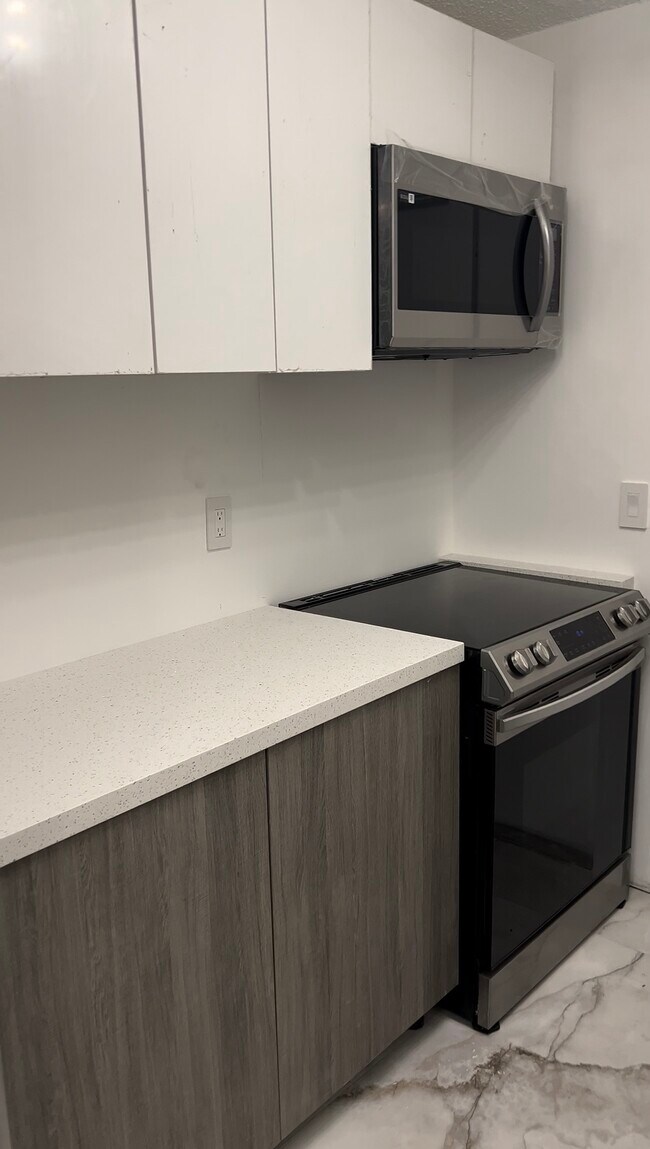 Foto del edificio - 5911 NW 19th Ct