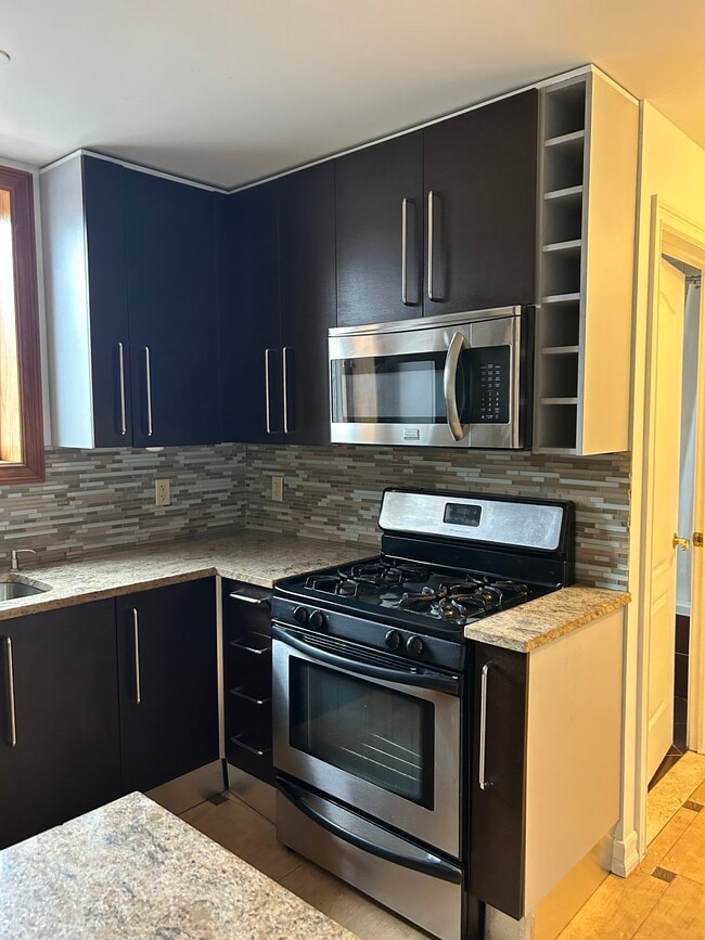 Building Photo - 2120 Ocean Ave