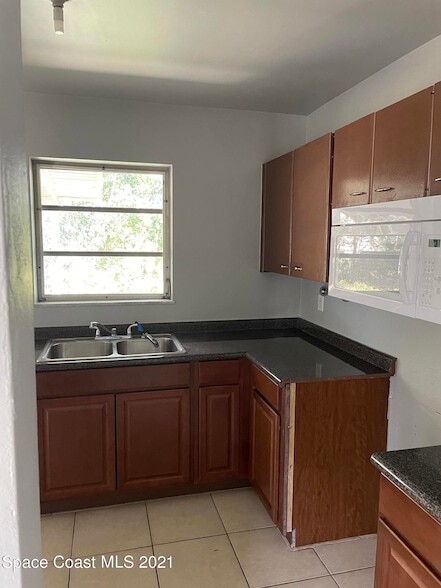 Building Photo - 2957 Garden Terrace NE