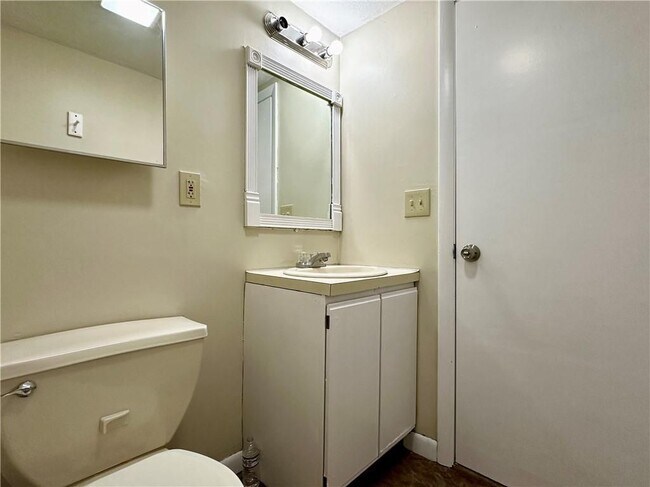 Building Photo - 35 Lancashire St