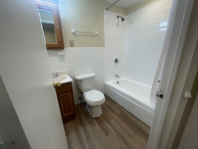 Foto del edificio - Now Or May 1 PACKARDS CORNER  No fee Heat Hw inc Students Ok Best Location in Allston