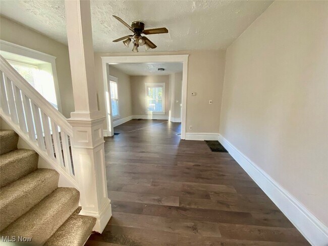 Foto del edificio - 581 Schiller Ave