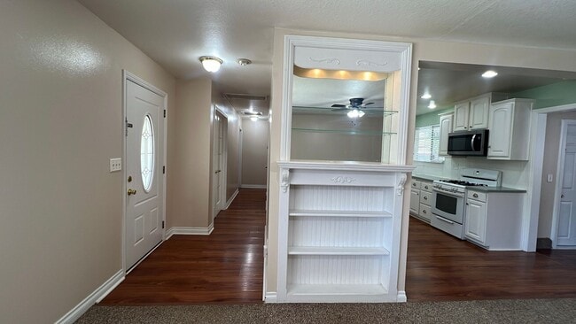 Building Photo - West Lancaster Home