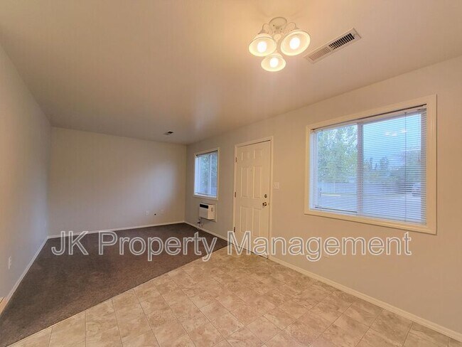 Foto del edificio - 305 1st Ave SW