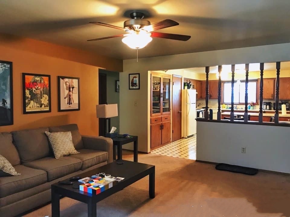 Foto de sala de estar - 2026 S Layton Blvd