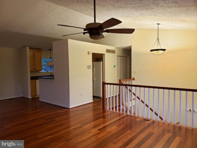 Building Photo - 724 Hillcrest Dr