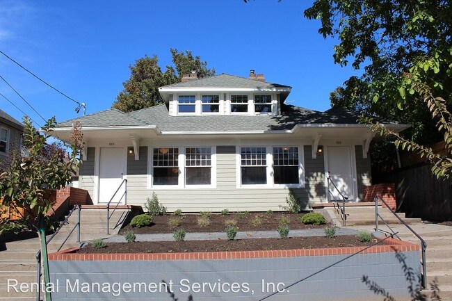 Building Photo - 923-929 NE Tillamook St