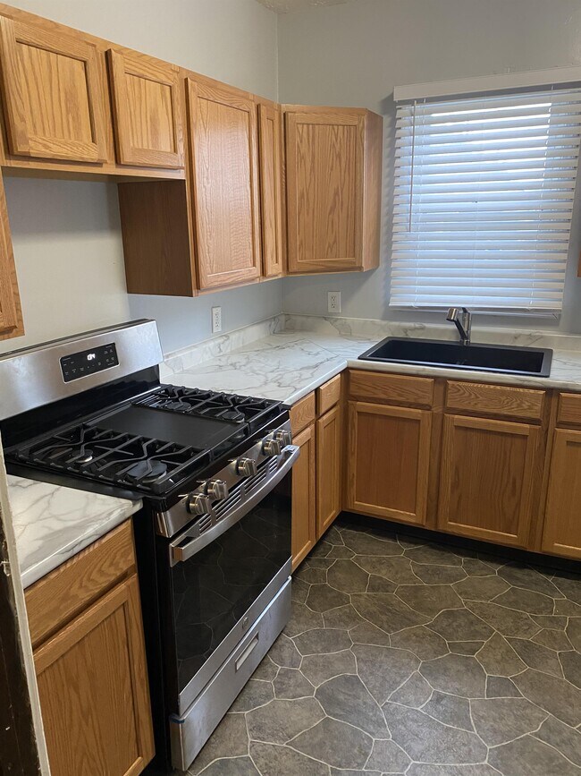 Foto del edificio - 1004 Bedford Ave SW