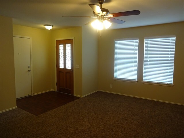 Building Photo - 15004 Arizona Oak Lane