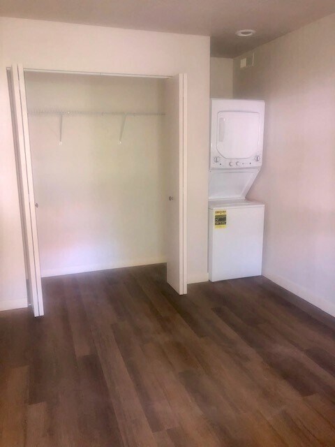 Foto del edificio - 1521 Centennial Dr