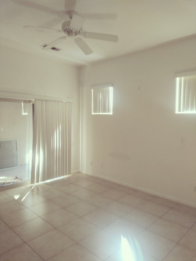 Building Photo - 78861 Avenue 42