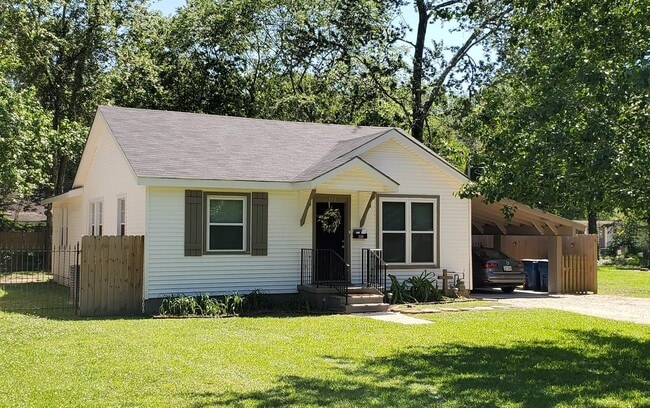 Building Photo - 356 Oak St