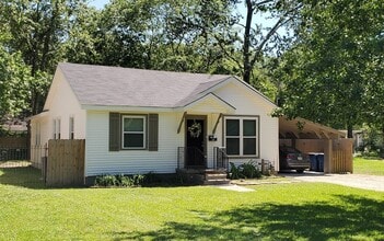 Building Photo - 356 Oak St