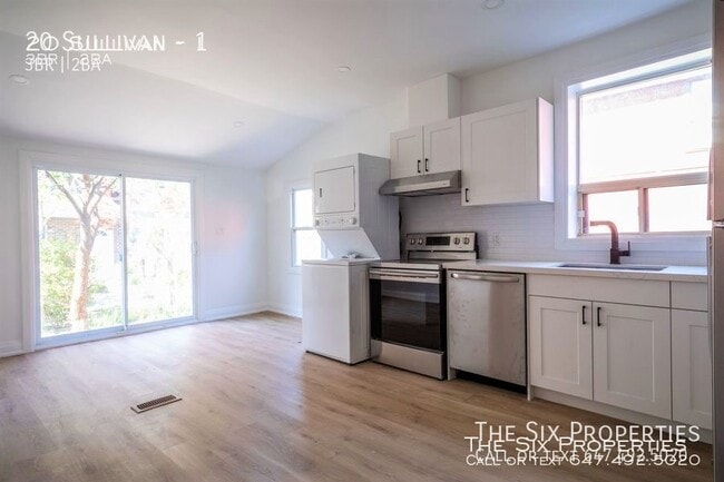 Building Photo - Lovely 3 Bedroom 2 Bath Unit