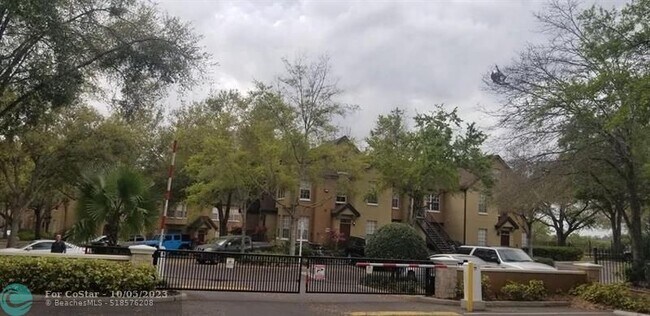 Foto del edificio - 6396 Raleigh St