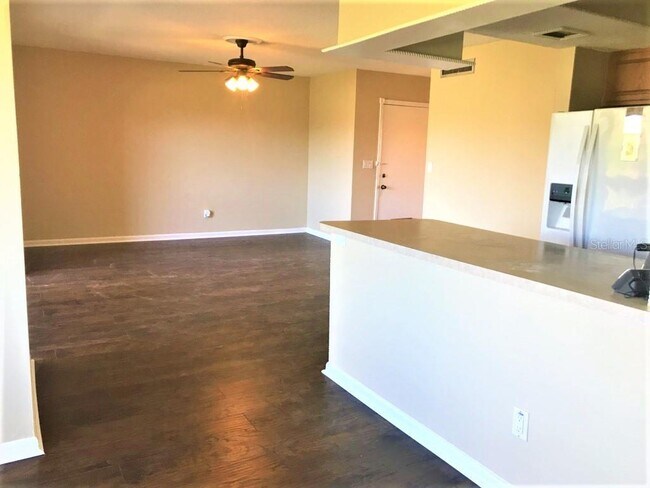 Foto del edificio - 833 N Keene Rd