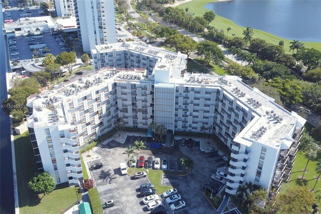 Building Photo - 3475 N Country Club Dr