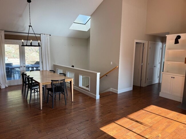 Building Photo - 10 Fred Ct