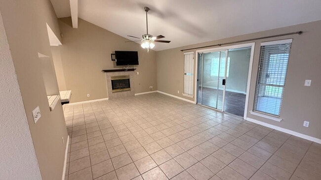 Foto del edificio - 5566 W Fir Ave