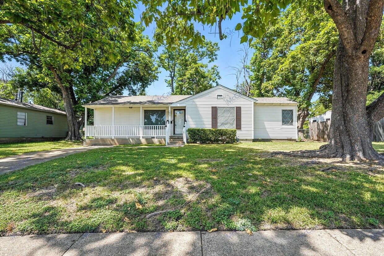 Photo - 1605 Maple Dr