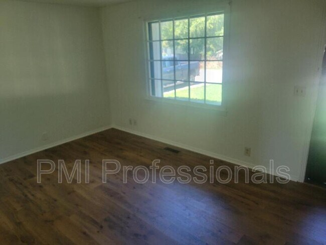 Building Photo - 4824 Bowfield Dr