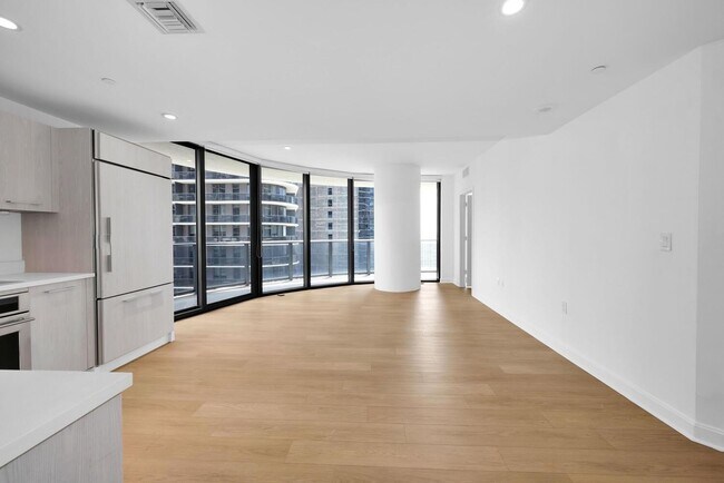 Foto del edificio - 45 SW 9th St