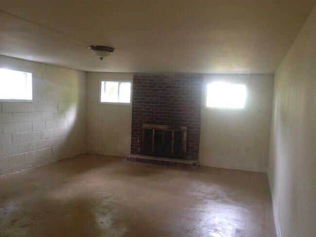 Building Photo - 6111 Mechanicsville Tpke