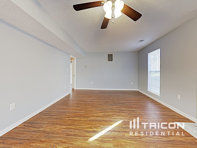 Foto del edificio - 7324 Maitland Ln