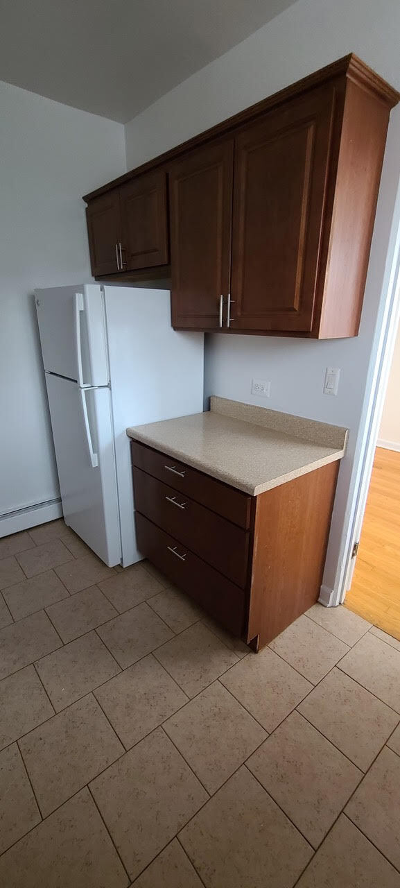 Foto del edificio - 1348 W Chase Ave