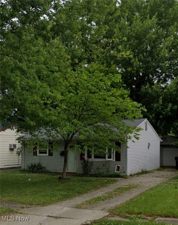 608 Baldwin Ave Elyria, OH 44035 – photo 1