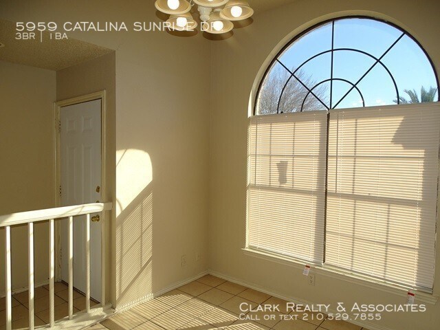 Foto del edificio - 5959 Catalina Sunrise Dr