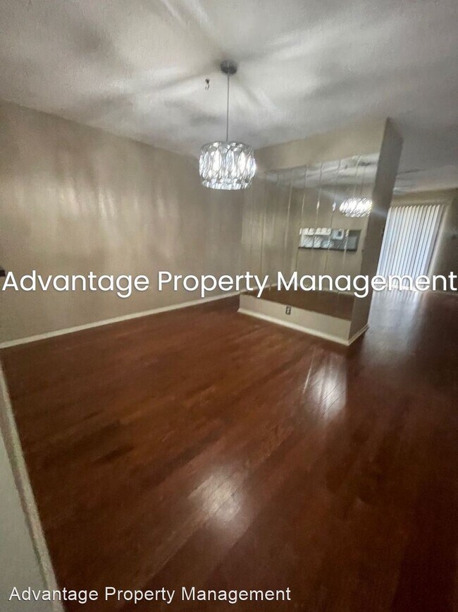 Building Photo - 2 br, 2.5 bath House - 3095 Knob Hill Rd