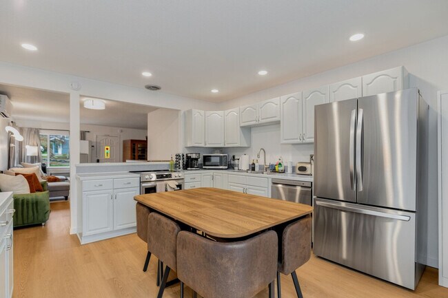 Foto del edificio - 5924 18th Ave SW