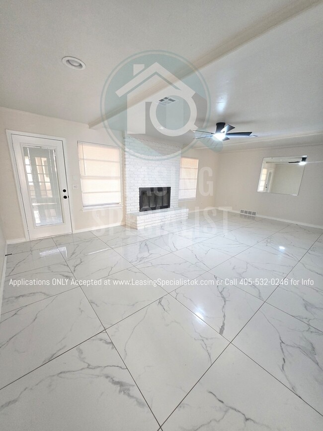 Foto del edificio - Spacious Village 3 Bed 2 Bath Home!