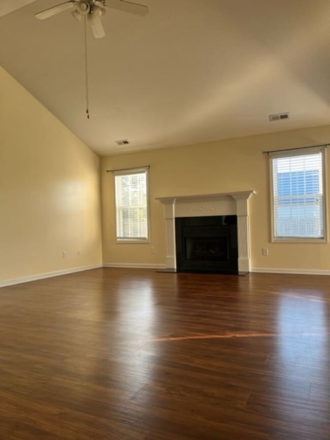 Foto del edificio - Three Bedroom Two Bath Home with Frog