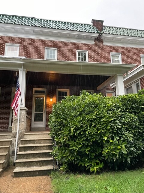 Foto principal - 3754 Tudor Arms Ave