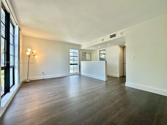 Foto del edificio - 100 Ocean Ln Dr