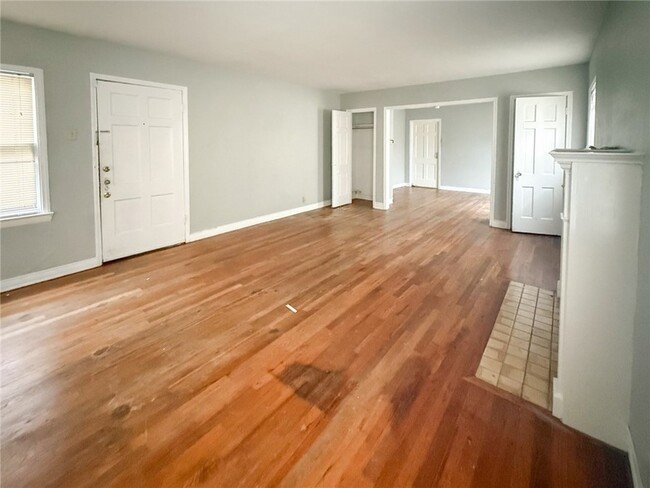 Building Photo - 250 Rosebud Ave