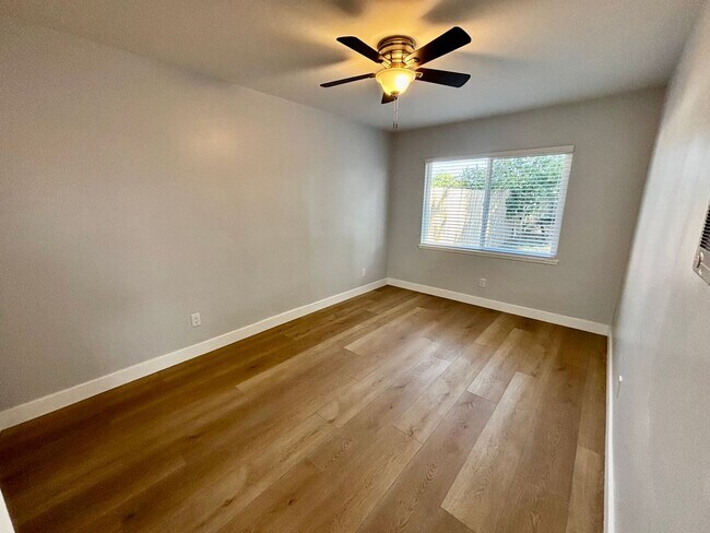 Foto del edificio - 3168-3170 Mandan Way
