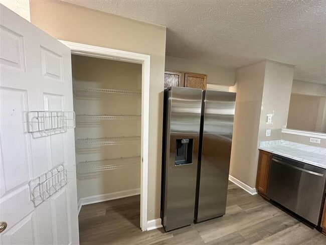 Building Photo - Beautiful renovated home in Hermitage