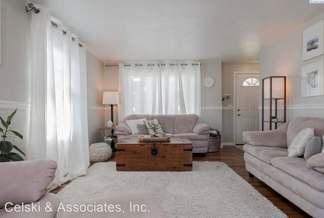 Building Photo - 3 br, 3 bath House - 102 N Palouse St