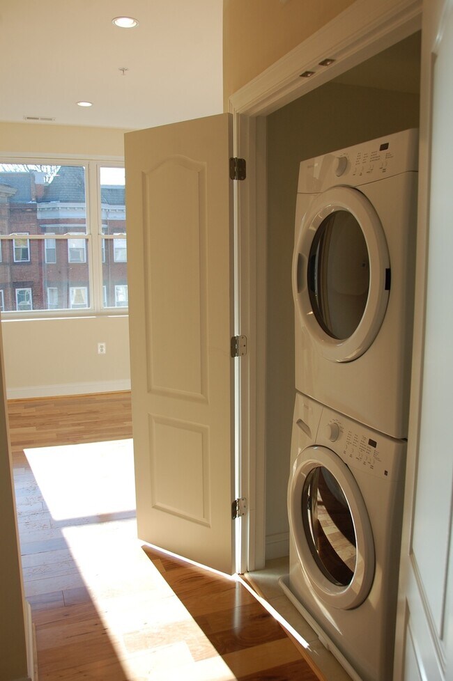 Foto del edificio - 1319 Park Rd NW