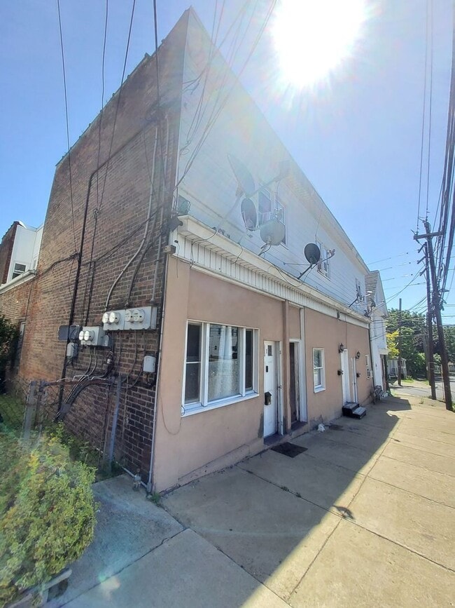 Building Photo - 50 E Chestnut St