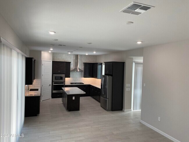 Foto del edificio - 4853 E St John Rd