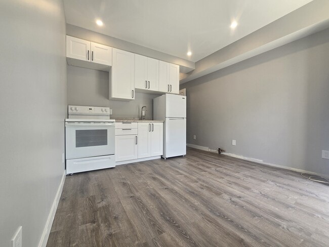 Building Photo - 337 Grenville Ave