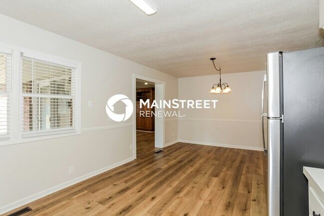 Building Photo - 4 Bedroom Pet-Friendly Home in Shelbyville, KY with Main Street Renewal