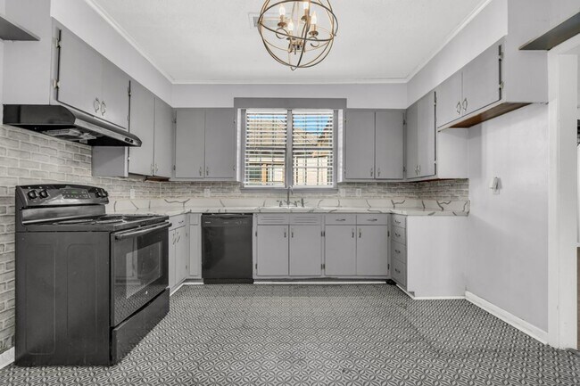 Foto del edificio - 2 bed/1 bath apartment