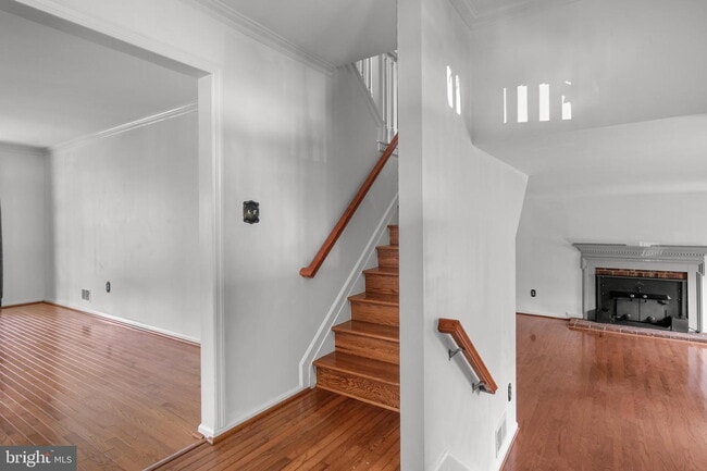 Photo - Serene Lake Ridge Retreat: Spacious Living and Natural Beauty Apartment