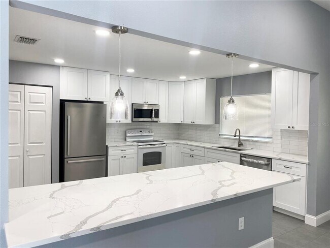 Foto del edificio - 8433 Somerset Dr