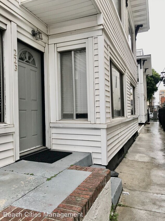 Primary Photo - 223-231 Linden Ave
